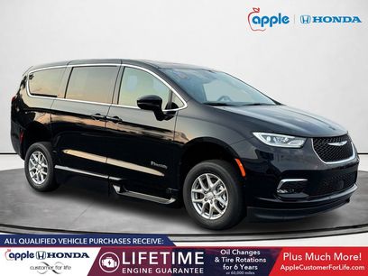 Used 2026 Chrysler Pacifica Select
