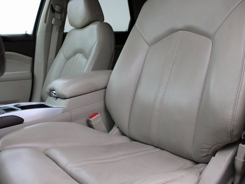 Used 2015 Cadillac SRX Luxury w/ Driver Awareness Package image 11