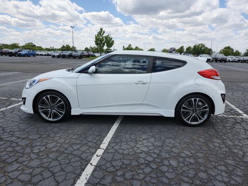 Used 2017 Hyundai Veloster Turbo FWD image 13