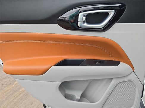 Used 2023 Jeep Compass Limited image 26