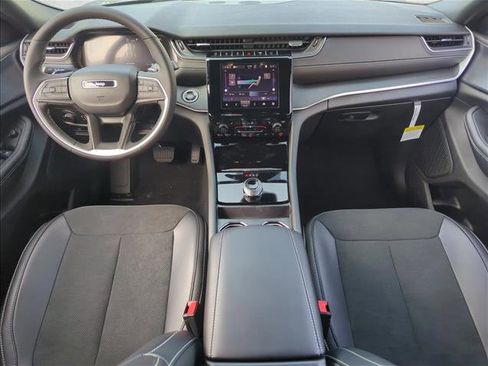 New 2025 Jeep Grand Cherokee Altitude image 12