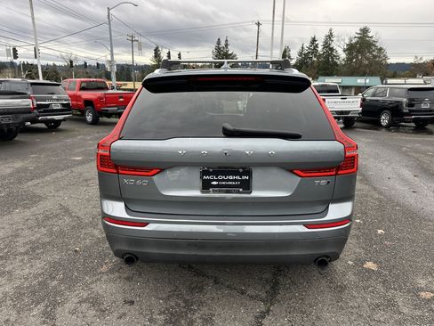 Used 2018 Volvo XC60 T5 Momentum w/ Vision Package image 4