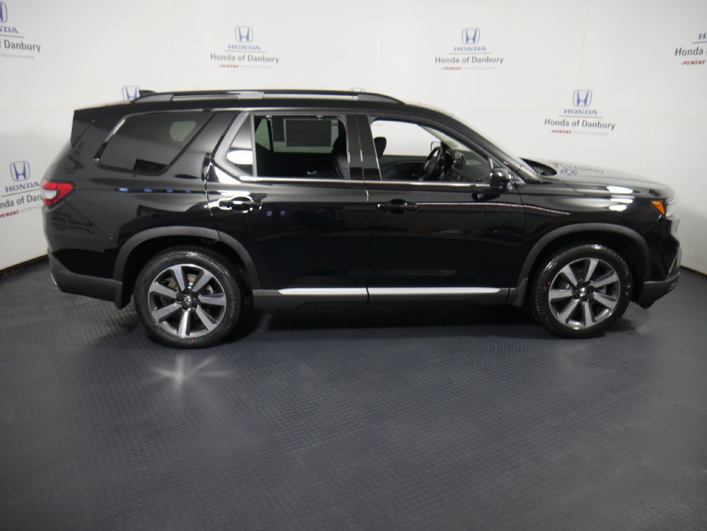 New 2026 Honda Pilot Touring image 3