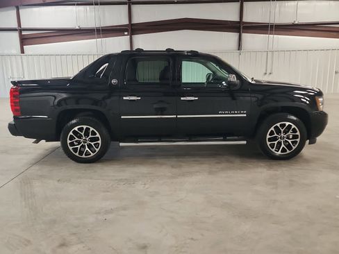 Used 2013 Chevrolet Avalanche LTZ RWD image 6