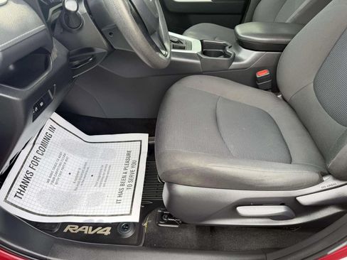 Used 2019 Toyota RAV4 LE w/ All Weather Liner Package AWD/4WD image 12