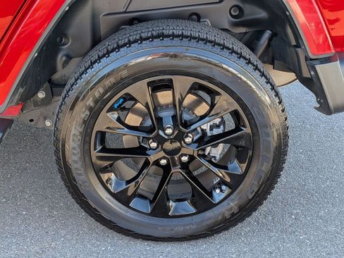 Used 2023 Jeep Wrangler Unlimited Sahara image 13