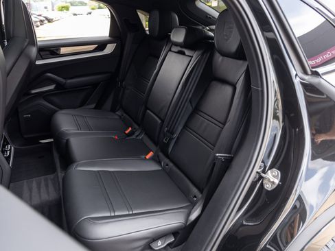 New 2025 Porsche Cayenne E-Hybrid Coupe AWD/4WD image 36