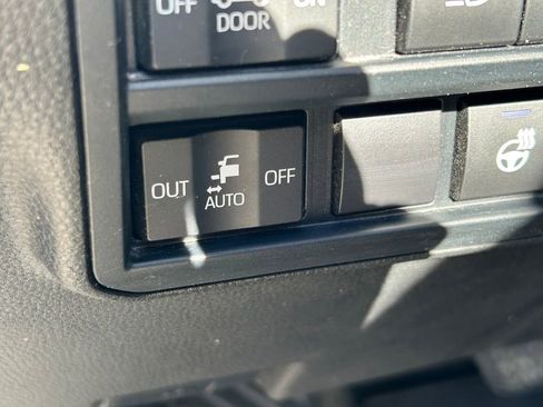Used 2022 Toyota Tundra Platinum RWD image 30