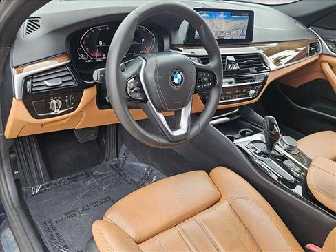 Used 2020 BMW 530i w/ Premium Package RWD image 10