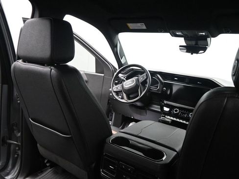 Used 2024 GMC Sierra 1500 AT4 w/ Technology Package image 5