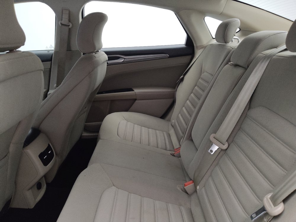 Used 2019 Ford Fusion SE FWD image 18