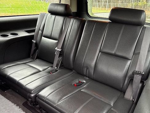 Used 2013 Chevrolet Suburban LT w/ Luxury Package image 15