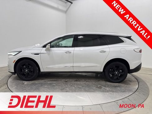 Used 2023 Buick Enclave Essence w/ Sport Touring Edition image 4