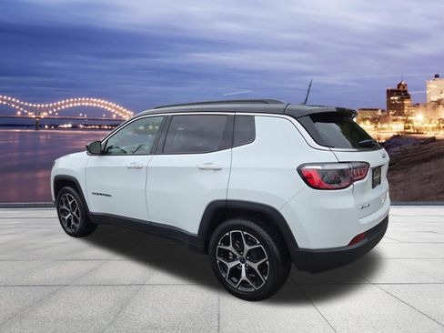 Used 2025 Jeep Compass Limited AWD/4WD image 3