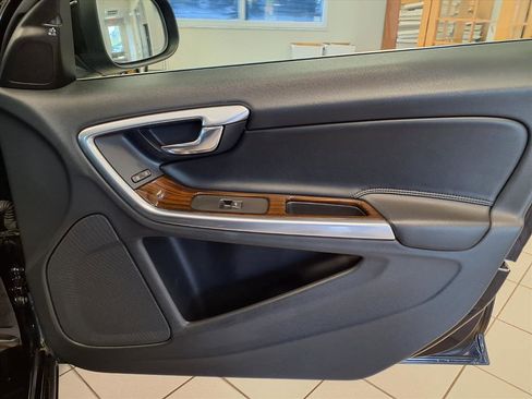 Used 2016 Volvo S60 T5 Premier w/ Climate Package image 12