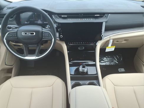 New 2026 Jeep Grand Cherokee Limited RWD image 8