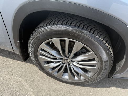 Certified 2021 Toyota Highlander Platinum image 42