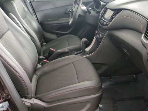 Used 2022 Chevrolet Trax LT w/ LT Convenience Package image 26