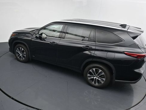 Used 2022 Toyota Highlander XLE AWD/4WD image 30