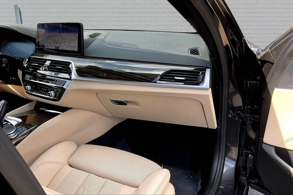 Used 2022 BMW 540i w/ Premium Package RWD image 25