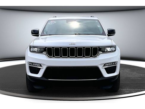 Certified 2022 Jeep Grand Cherokee Limited AWD/4WD image 4