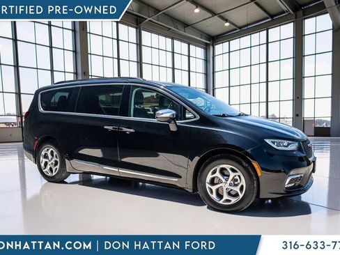 Used 2023 Chrysler Pacifica Limited FWD image 30