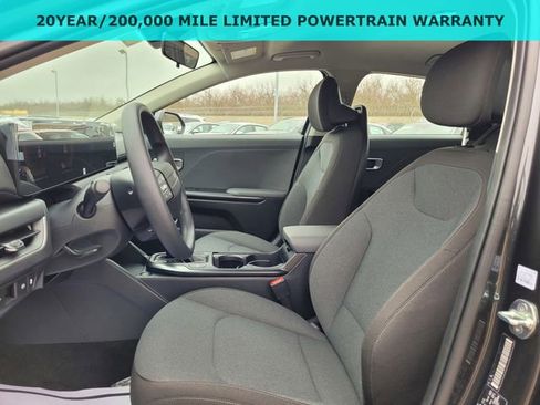 New 2025 Kia K4 LX image 8