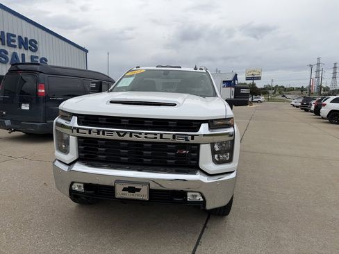 Used 2021 Chevrolet Silverado 2500 LT w/ Convenience Package AWD/4WD image 2