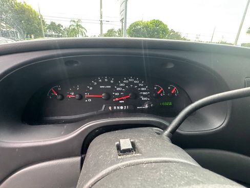 Used 2006 Ford E-350 and Econoline 350 XLT RWD image 12