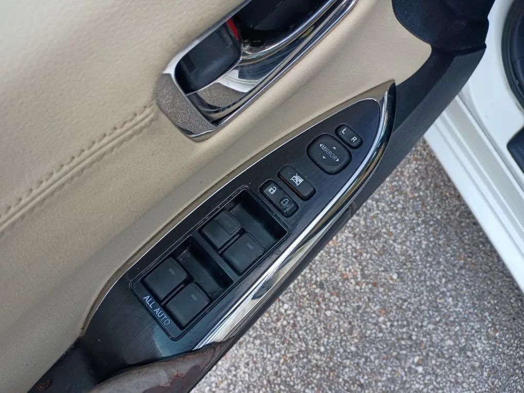 Used 2014 Toyota Avalon XLE Premium FWD image 10