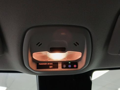 Used 2025 Chevrolet Trax LT w/ LT Convenience Package image 12