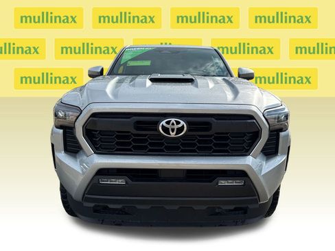 Used 2025 Toyota Tacoma TRD Sport image 9