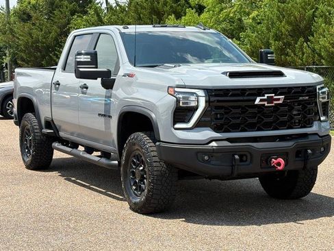 Used 2024 Chevrolet Silverado 2500 ZR2 w/ ZR2 Bison Edition AWD/4WD image 3