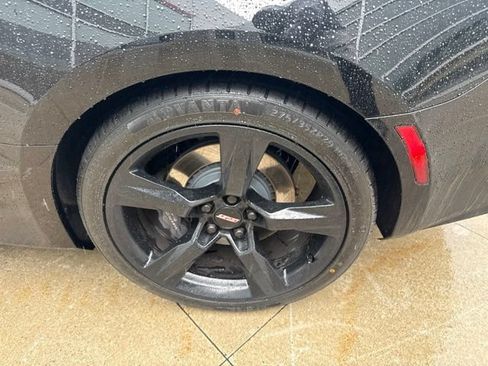 Used 2018 Chevrolet Camaro SS w/ LPO RS/SS Interior Package RWD image 11