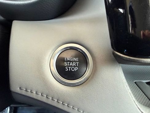 Used 2020 Toyota Highlander XLE FWD image 37