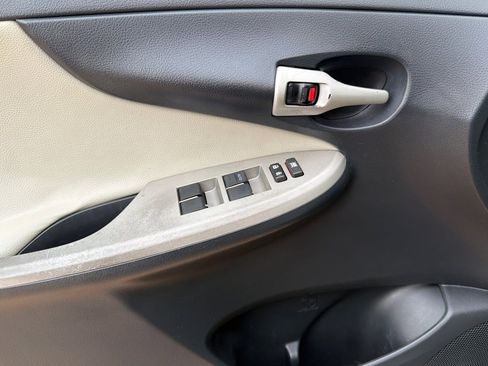 Used 2013 Toyota Corolla LE image 12