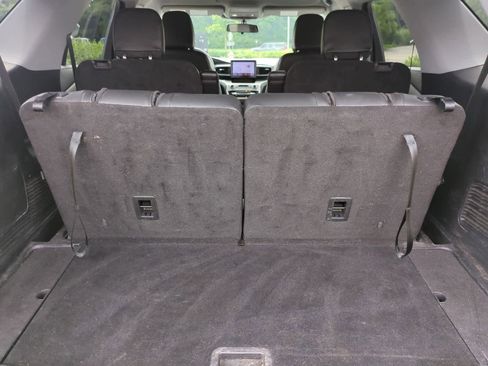 Used 2022 Ford Explorer XLT w/ Equipment Group 202A image 33