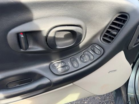 Used 2003 Chevrolet Corvette Coupe w/ Preferred Equipment Group image 17