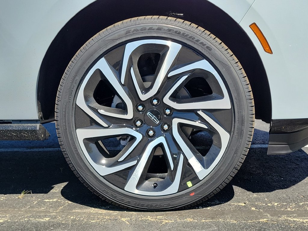 New 2026 Lincoln Navigator L Black Label AWD/4WD image 9