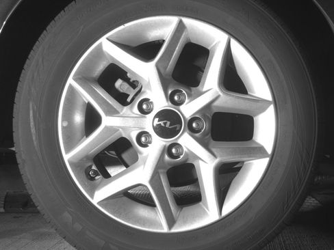 Used 2025 Kia Soul LX w/ LX Technology Package FWD image 20