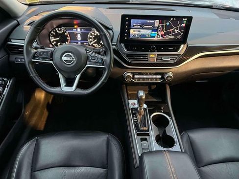 Used 2023 Nissan Altima 2.0 SR image 9