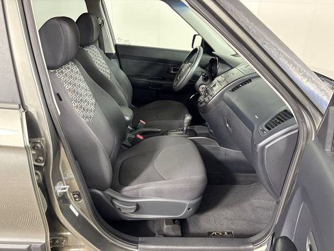 Used 2010 Kia Soul + FWD image 6