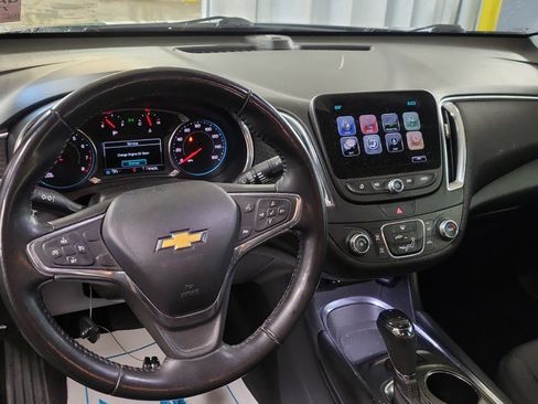 Used 2017 Chevrolet Malibu LT FWD image 6