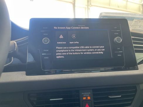 New 2026 Volkswagen Jetta SE FWD image 16