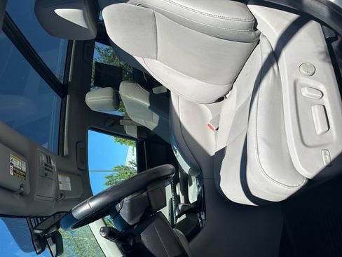 Used 2015 Toyota Highlander Limited Platinum AWD/4WD image 10