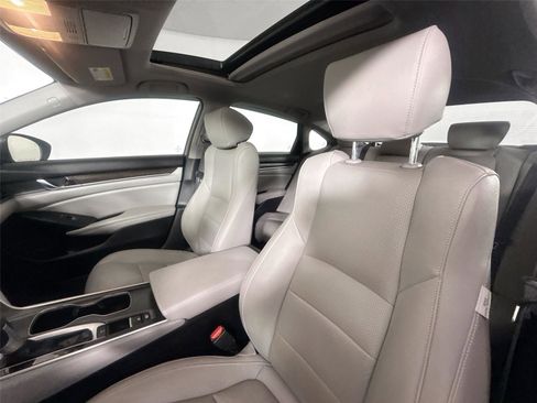 Used 2019 Honda Accord EX image 3