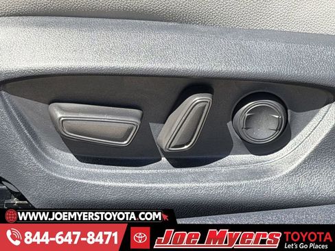 Used 2025 Toyota Camry SE w/ Convenience Package image 28