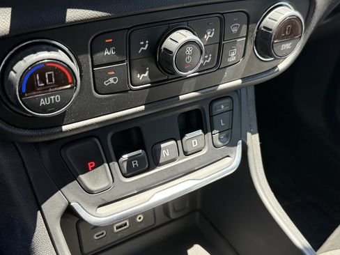 Used 2020 GMC Terrain SLT image 13