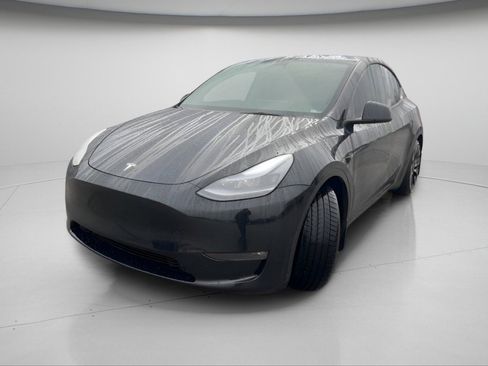 Used 2022 Tesla Model Y Performance image 14
