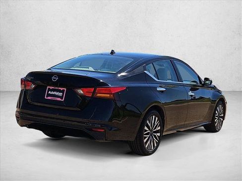 Used 2025 Nissan Altima 2.5 SV FWD image 5